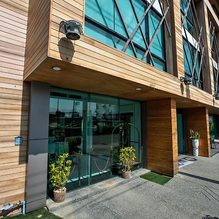 Holatel Hotel Phitsanulok Bagian luar foto