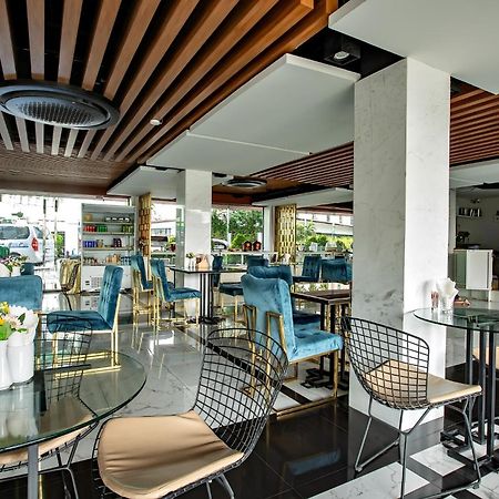 Holatel Hotel Phitsanulok Bagian luar foto