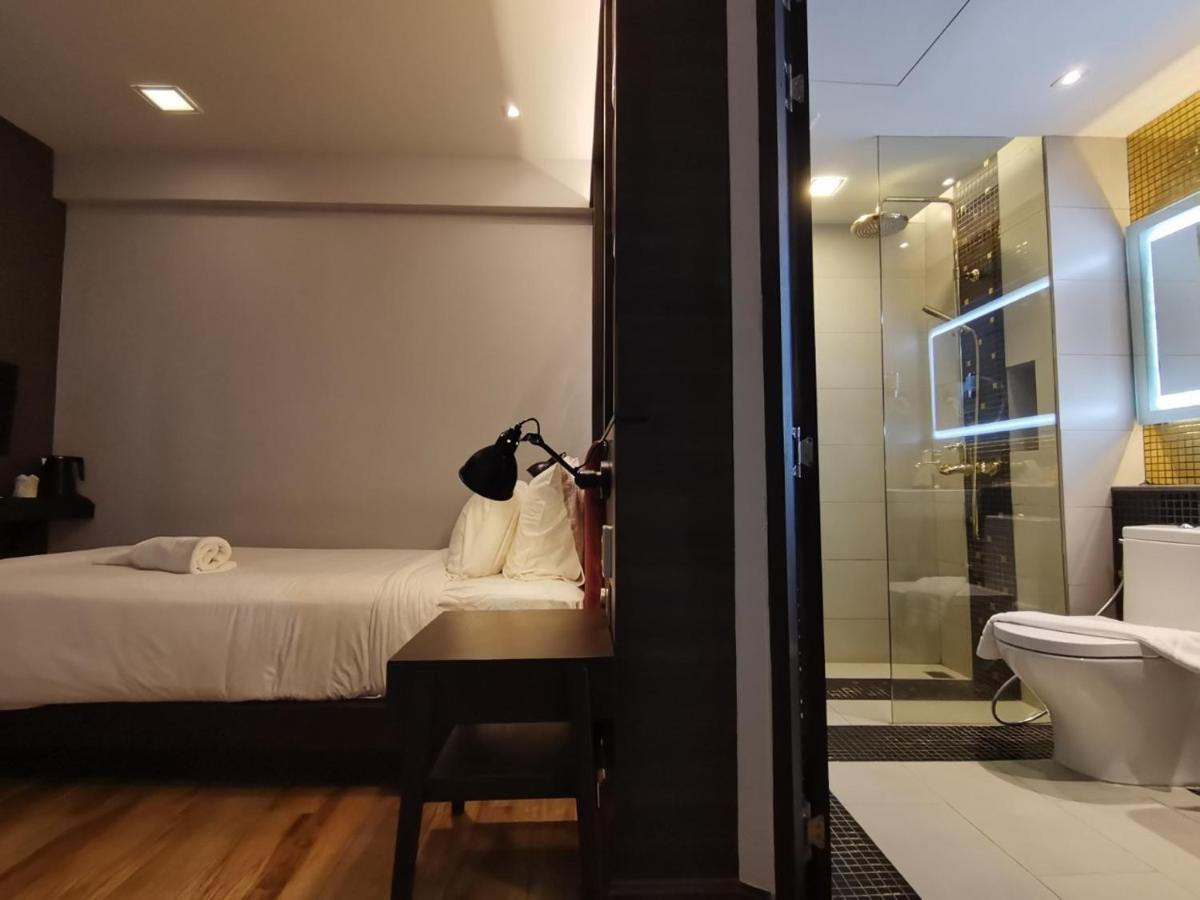 Holatel Hotel Phitsanulok Bagian luar foto