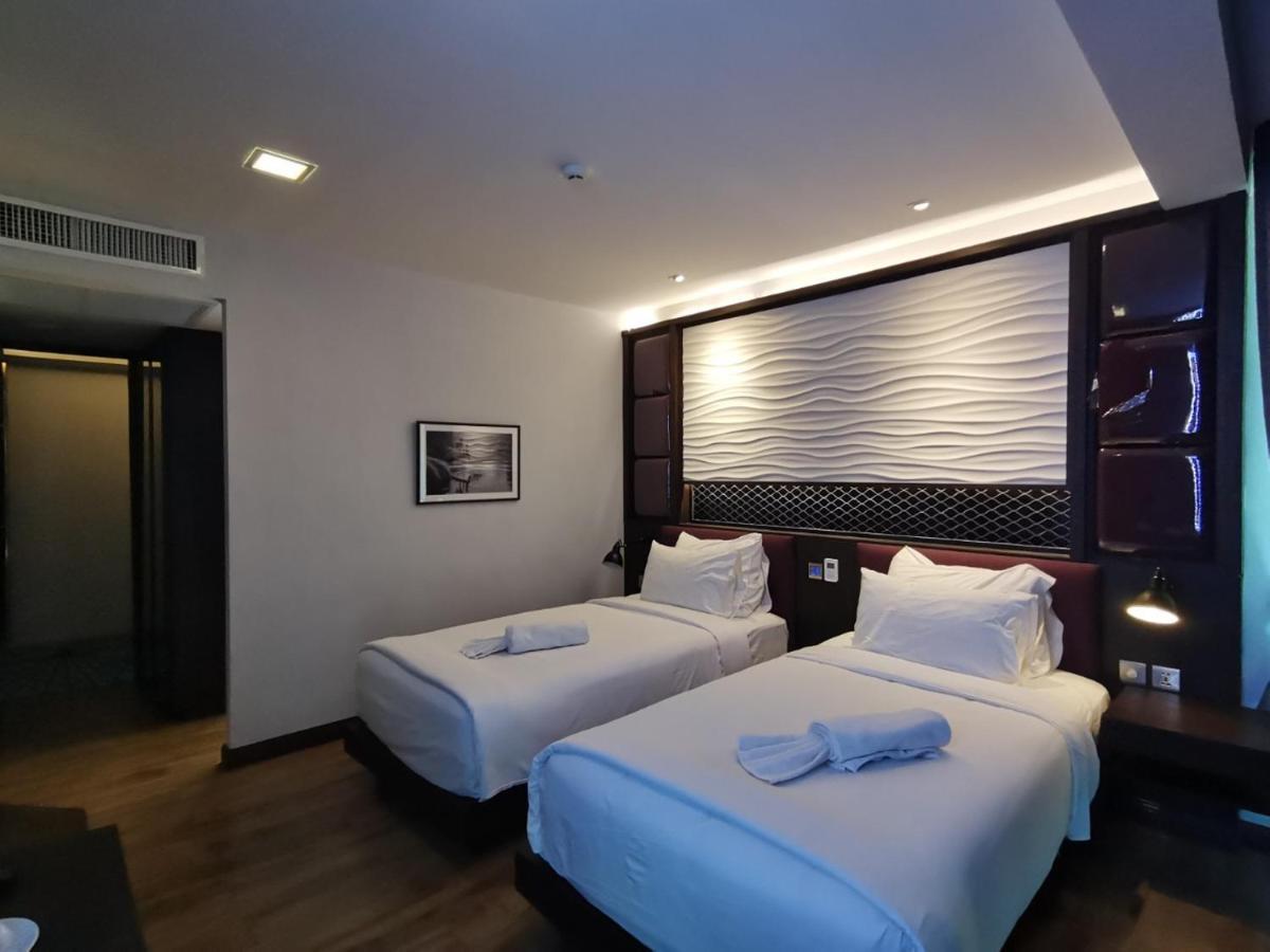 Holatel Hotel Phitsanulok Bagian luar foto