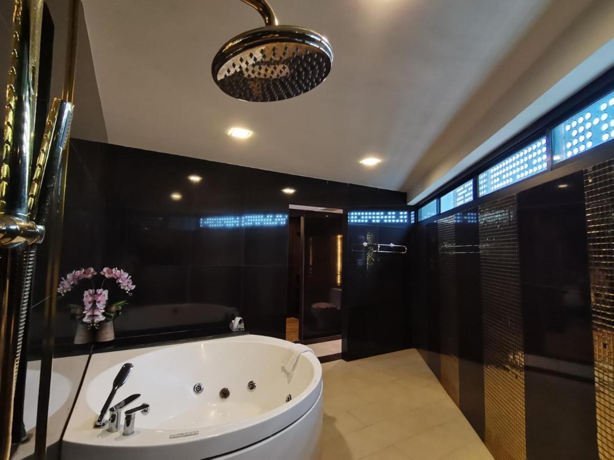 Holatel Hotel Phitsanulok Bagian luar foto
