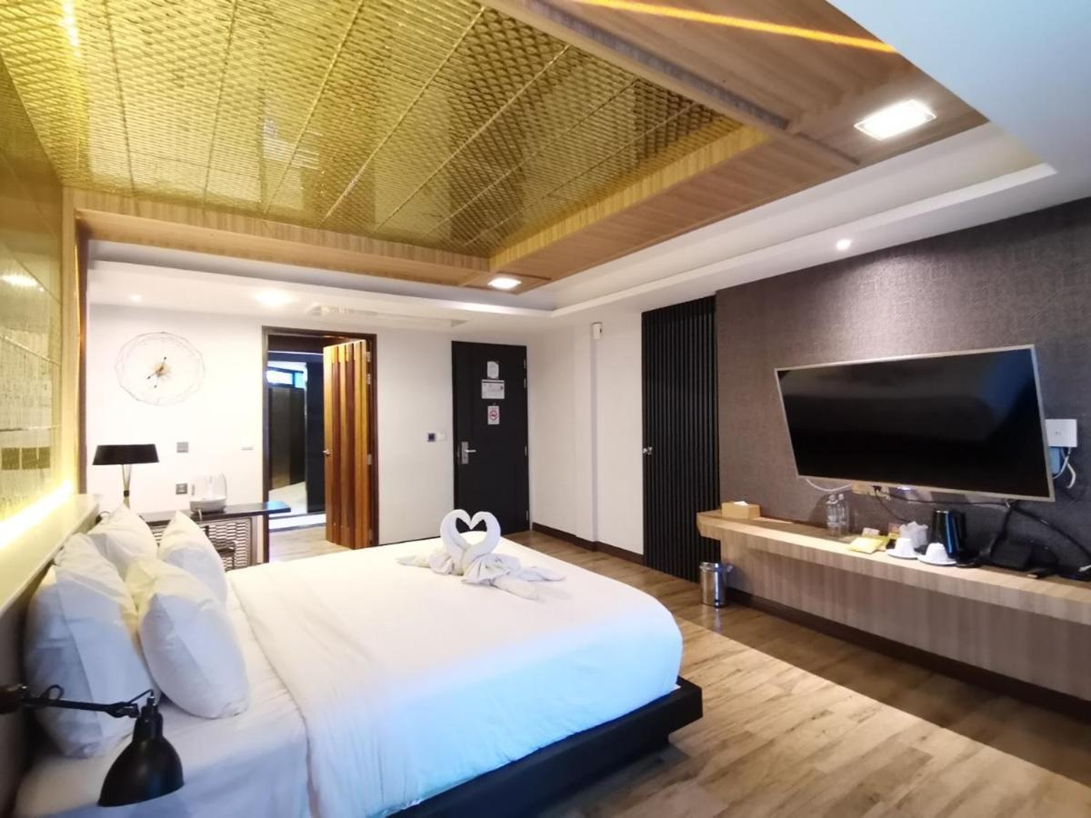 Holatel Hotel Phitsanulok Bagian luar foto