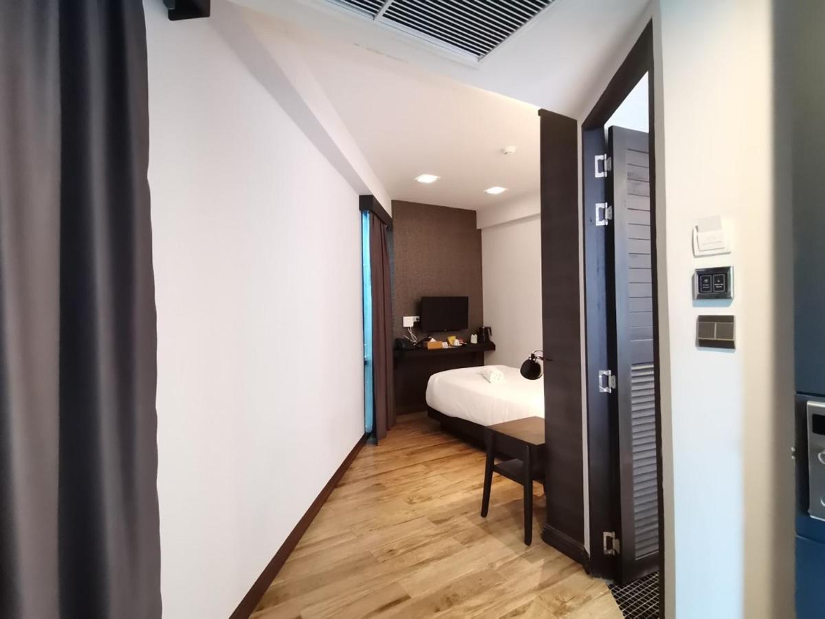 Holatel Hotel Phitsanulok Bagian luar foto
