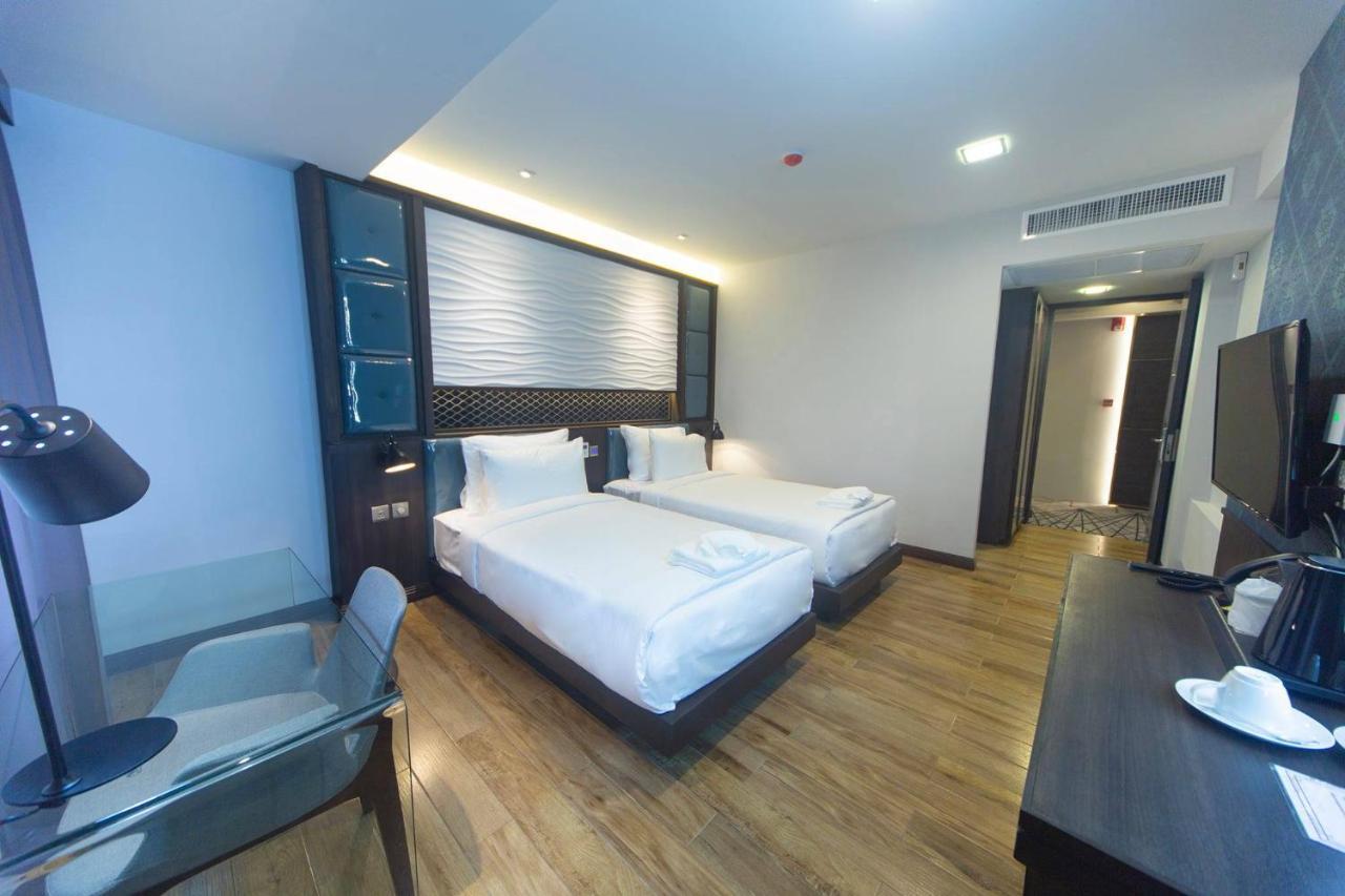 Holatel Hotel Phitsanulok Bagian luar foto