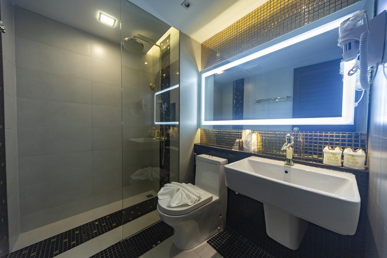 Holatel Hotel Phitsanulok Bagian luar foto