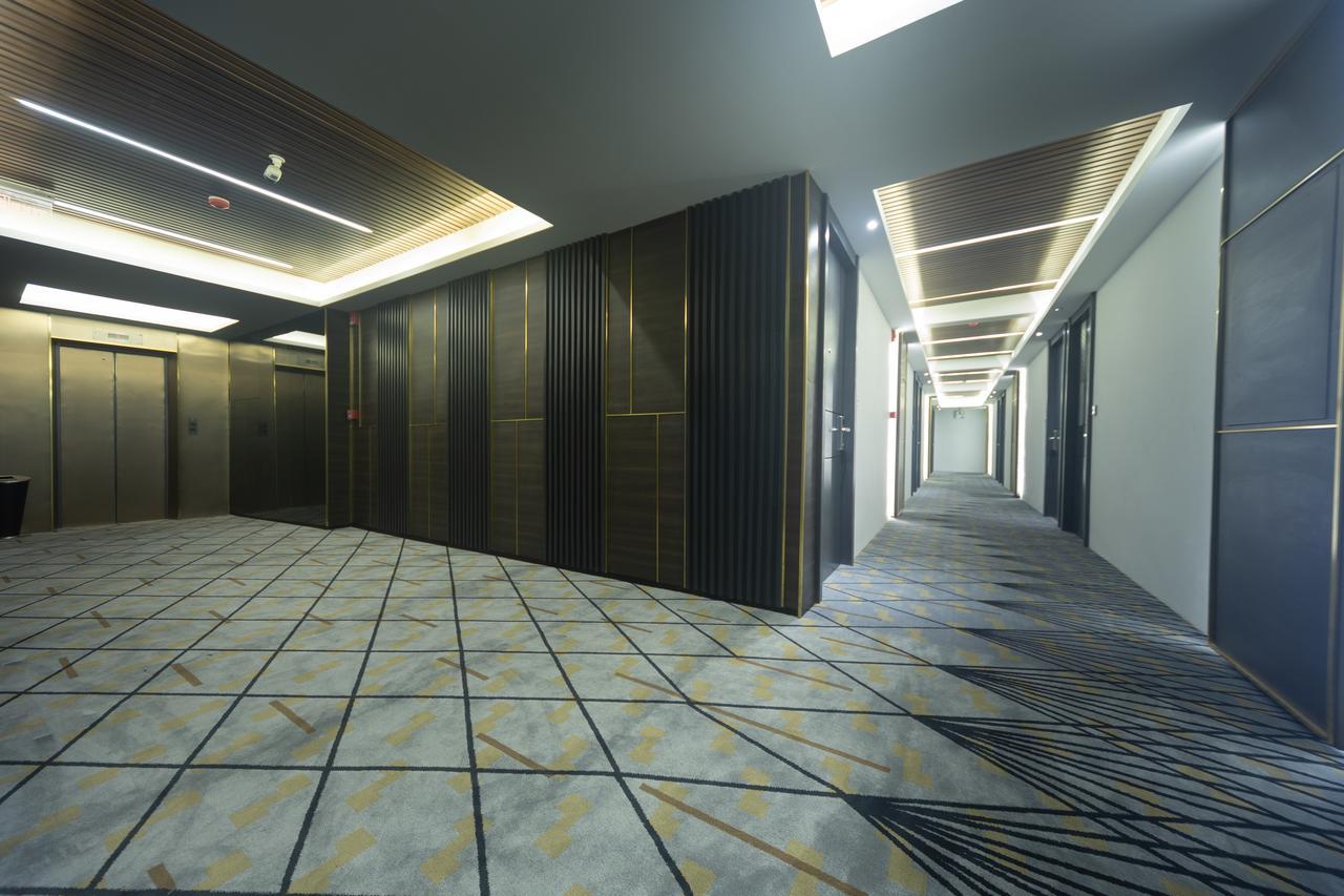 Holatel Hotel Phitsanulok Bagian luar foto