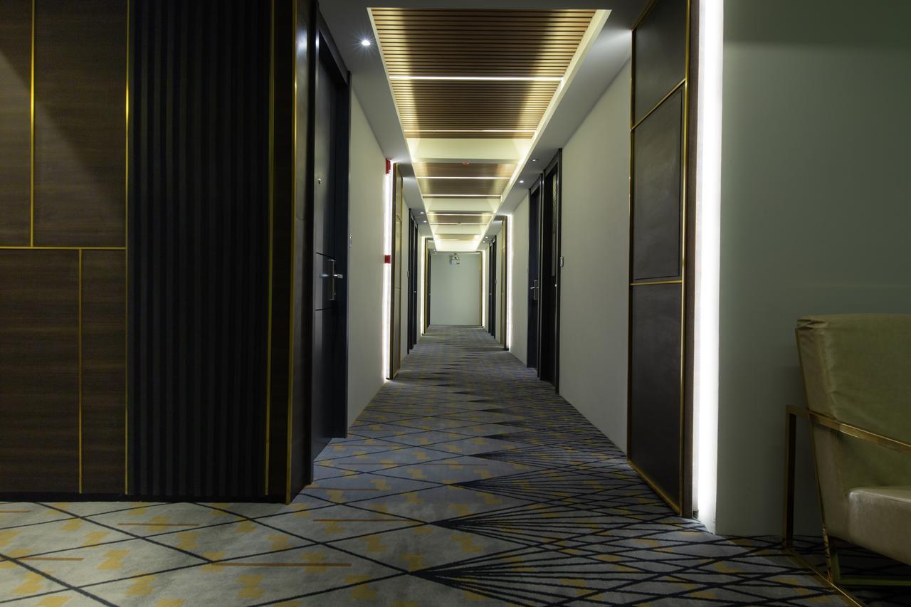 Holatel Hotel Phitsanulok Bagian luar foto
